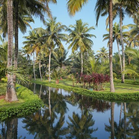 Lakesong Resort Kumarakom Exteriör bild