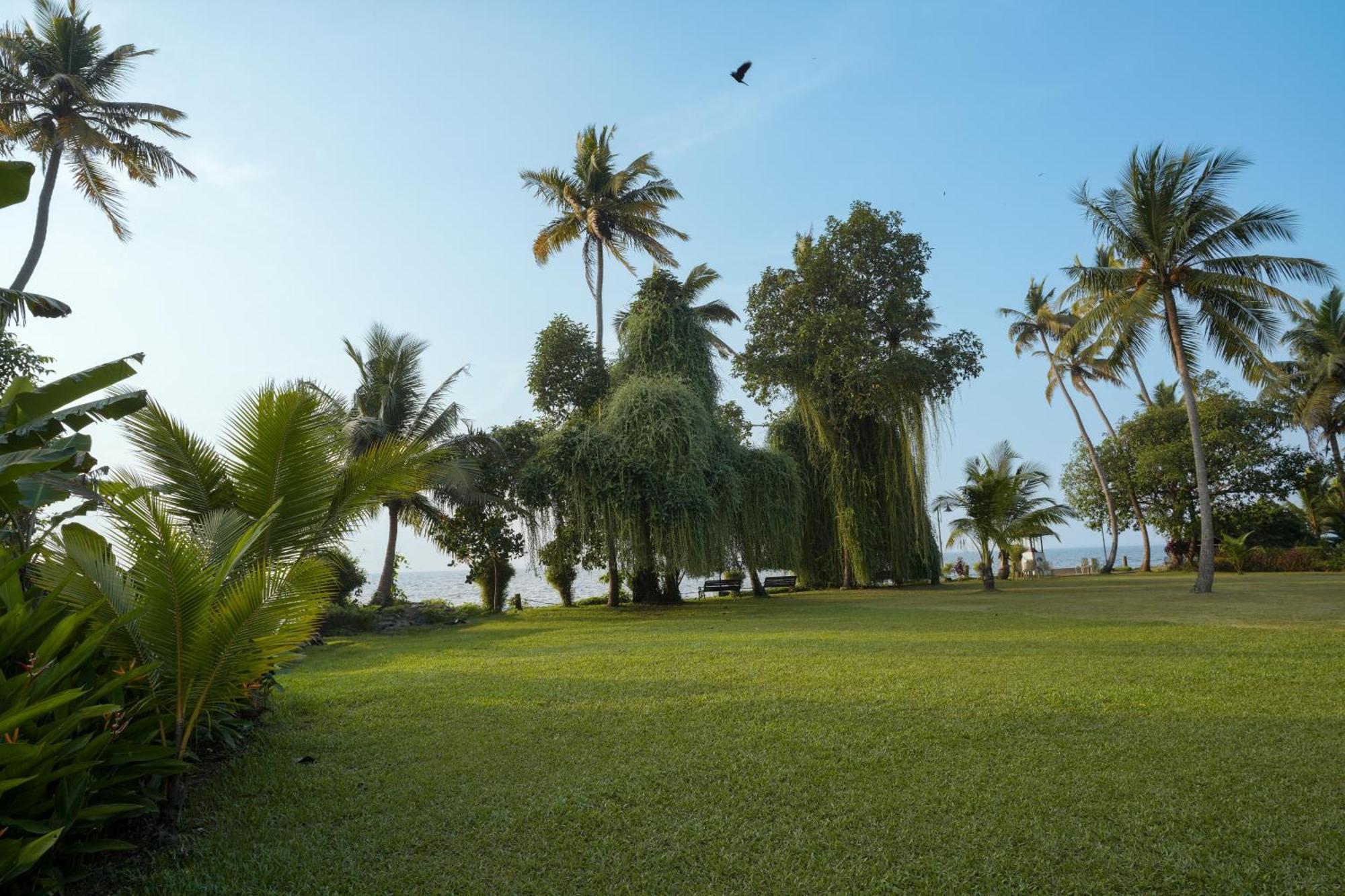 Lakesong Resort Kumarakom Exteriör bild