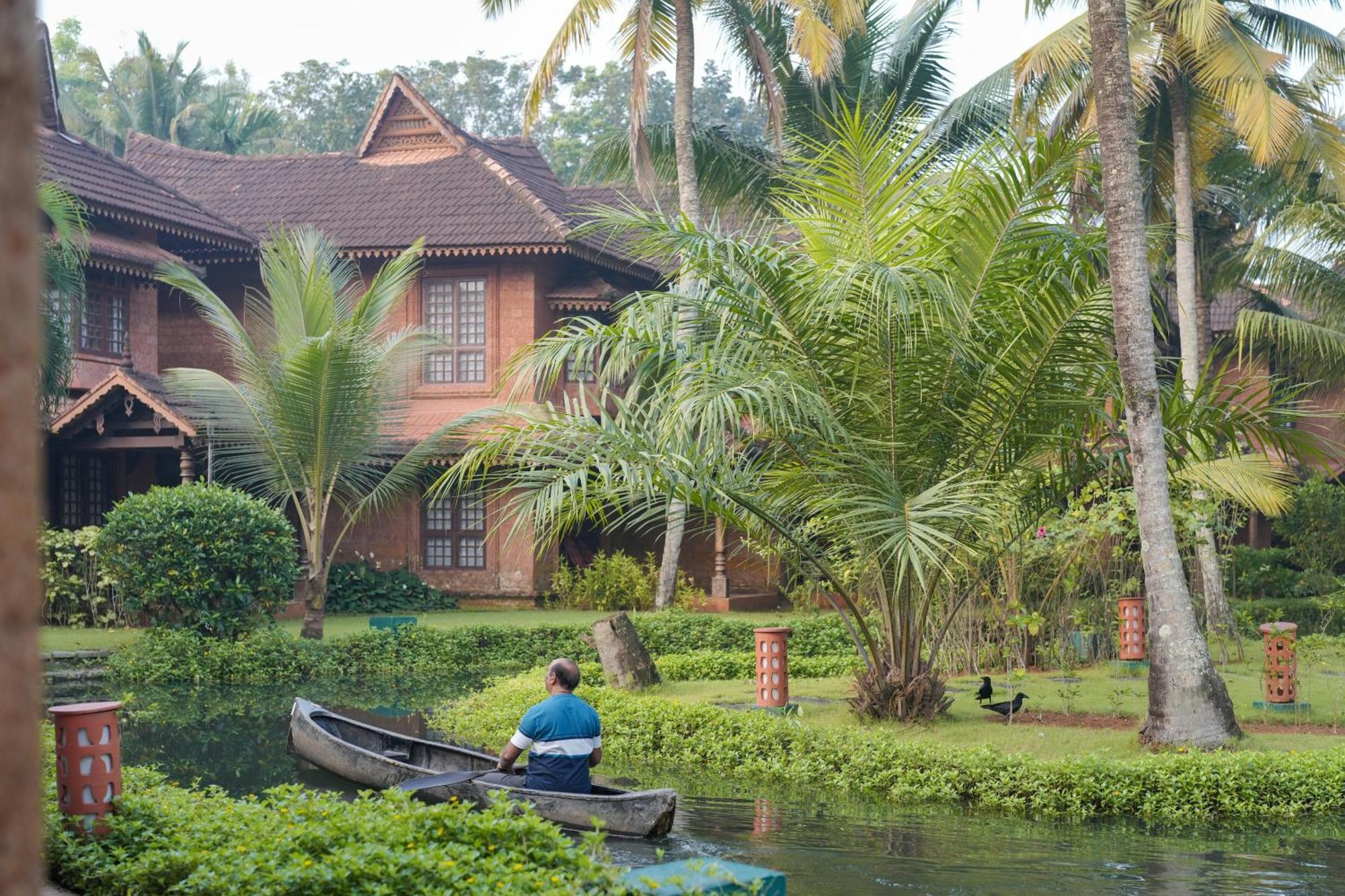 Lakesong Resort Kumarakom Exteriör bild