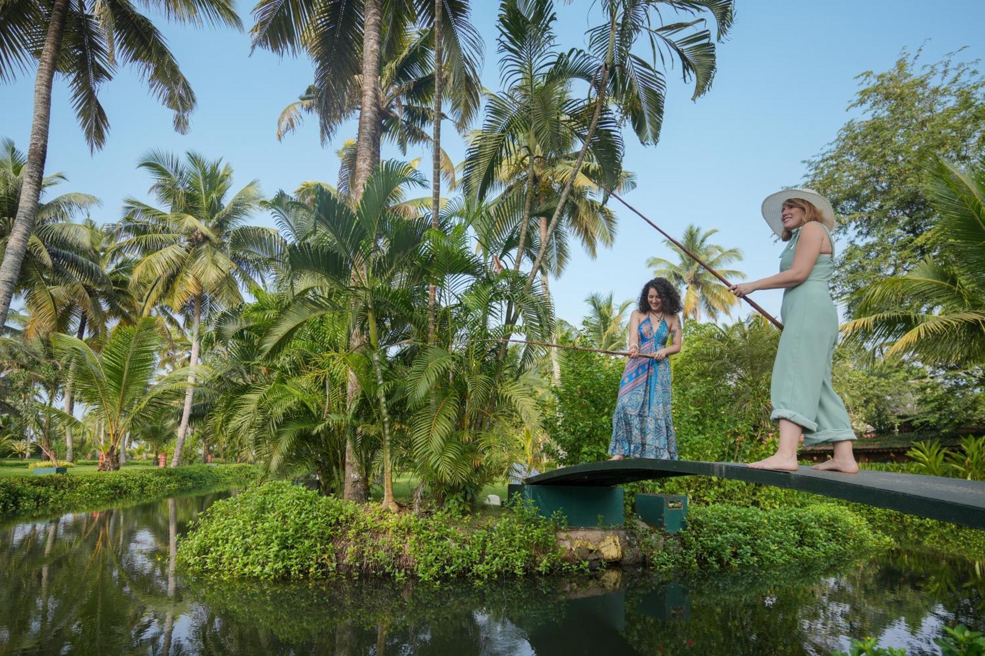 Lakesong Resort Kumarakom Exteriör bild