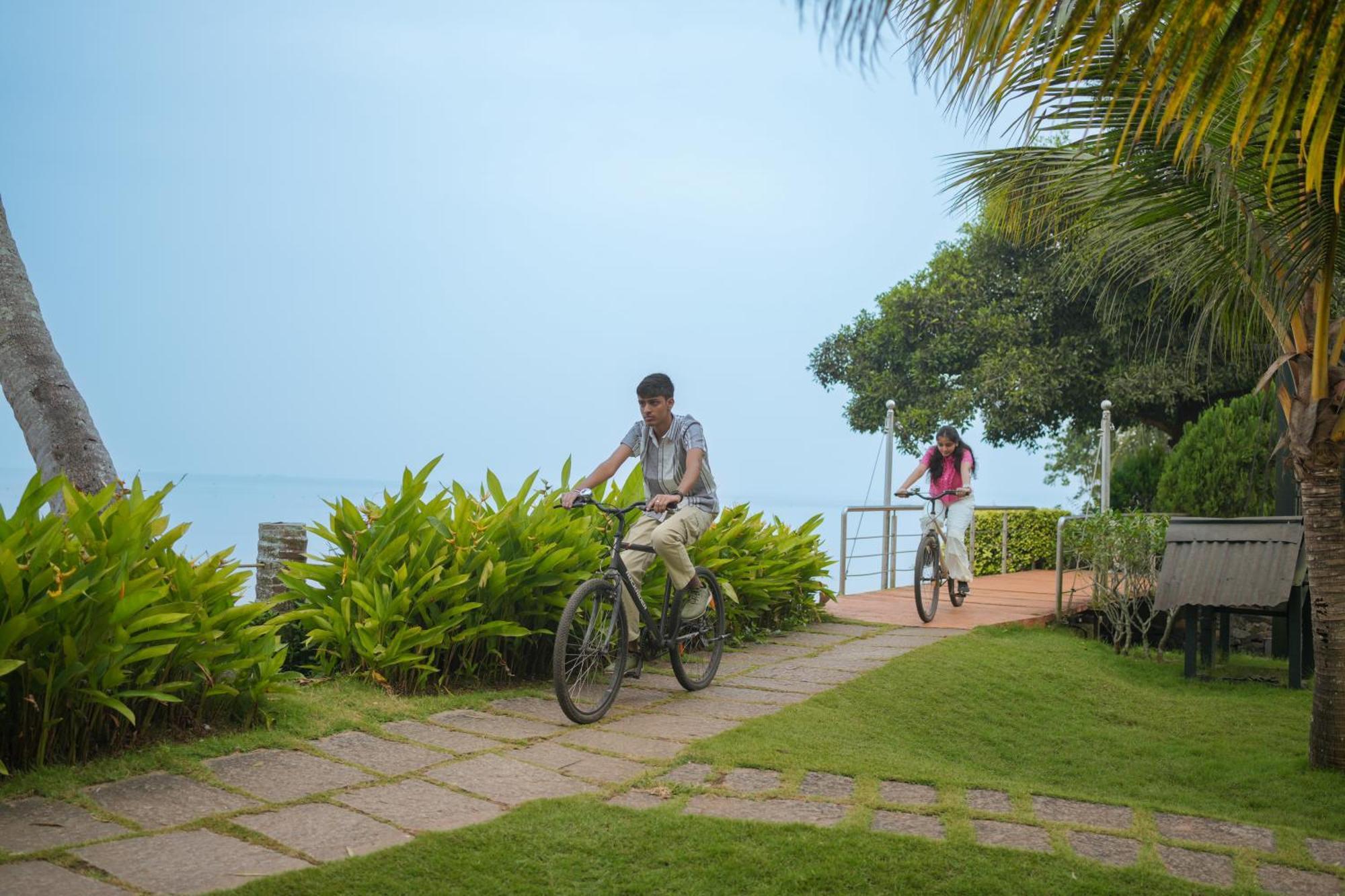 Lakesong Resort Kumarakom Exteriör bild